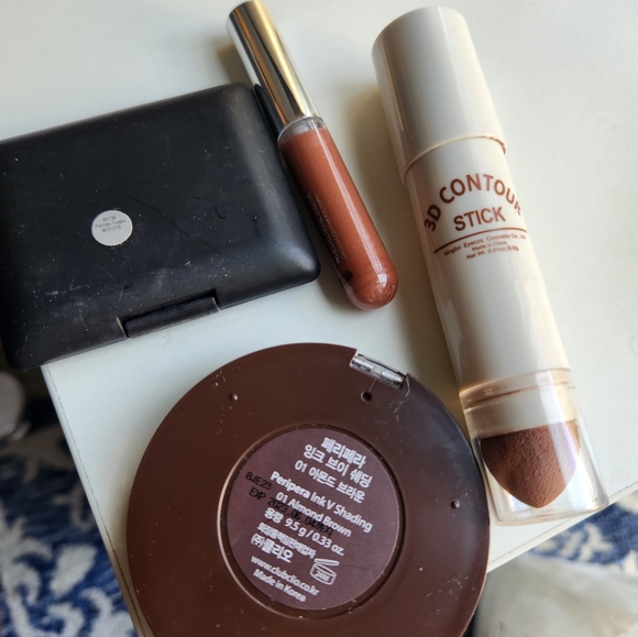 Makeup Bundle - Picture 2 of 3